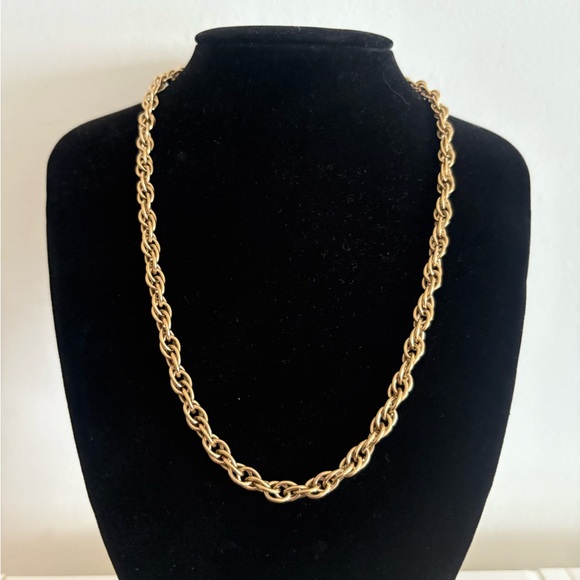 GIVENCHY Vintage Gold Chain Necklace - Picture 8 of 11